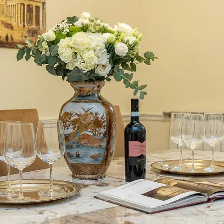 Prestigious Penthouse Piazza Barberini شقة *