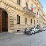 Prestigious Penthouse Piazza Barberini Apartamento