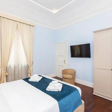 Prestigious Penthouse Piazza Barberini Rom