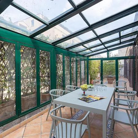 Prestigious Penthouse Piazza Barberini Lejlighed *