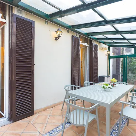 Prestigious Penthouse Piazza Barberini Rom