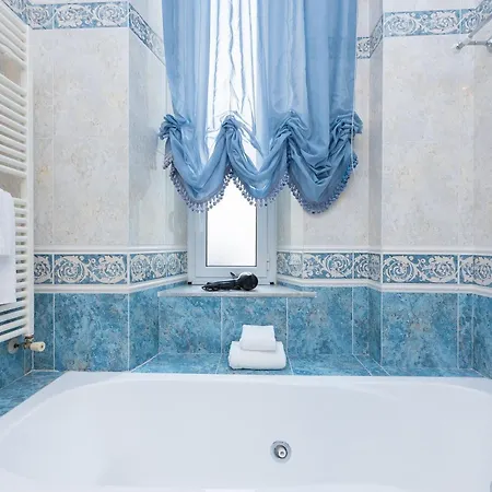 Prestigious Penthouse Piazza Barberini *