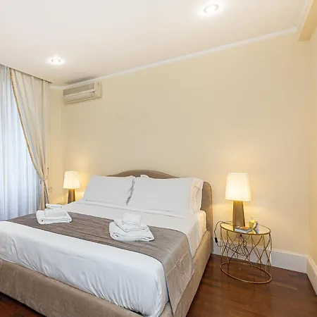 Prestigious Penthouse Piazza Barberini Lejlighed *
