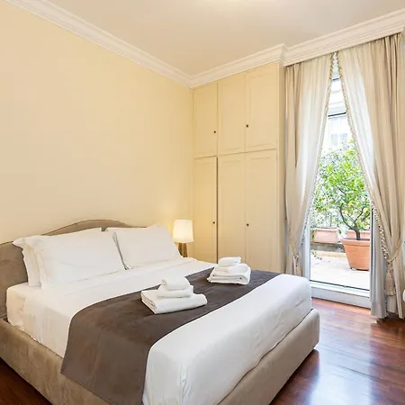 Prestigious Penthouse Piazza Barberini *