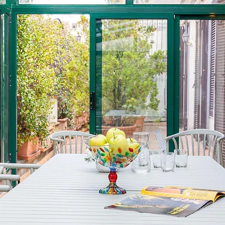 Prestigious Penthouse Piazza Barberini Rom