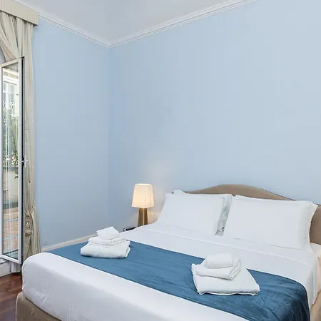 Prestigious Penthouse Piazza Barberini *