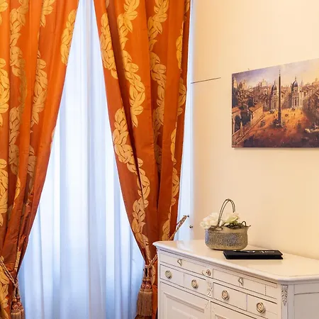 Prestigious Penthouse Piazza Barberini Lejlighed