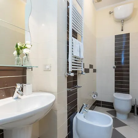 Prestigious Penthouse Piazza Barberini Lejlighed