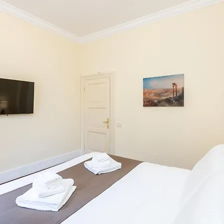 Prestigious Penthouse Piazza Barberini * Rom