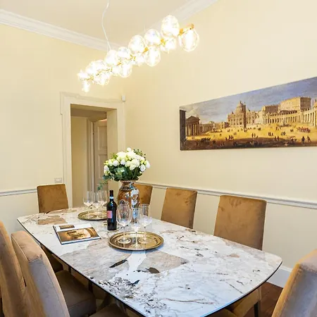 Prestigious Penthouse Piazza Barberini Rom