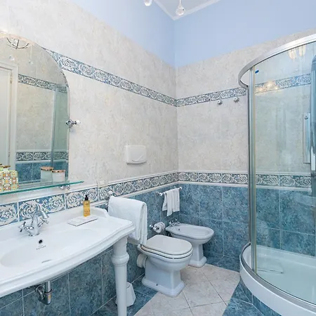 Prestigious Penthouse Piazza Barberini * ローマ