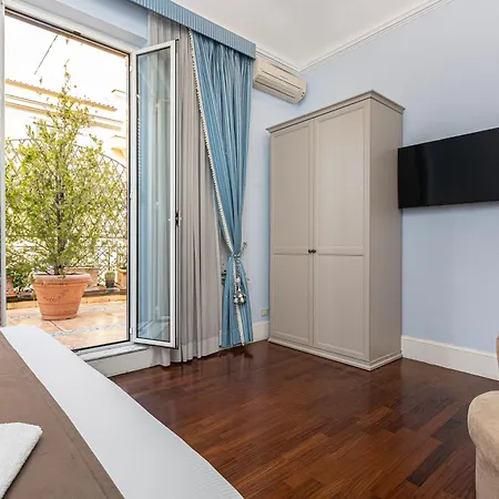 Prestigious Penthouse Piazza Barberini *