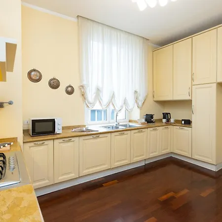 아파트 Prestigious Penthouse Piazza Barberini *